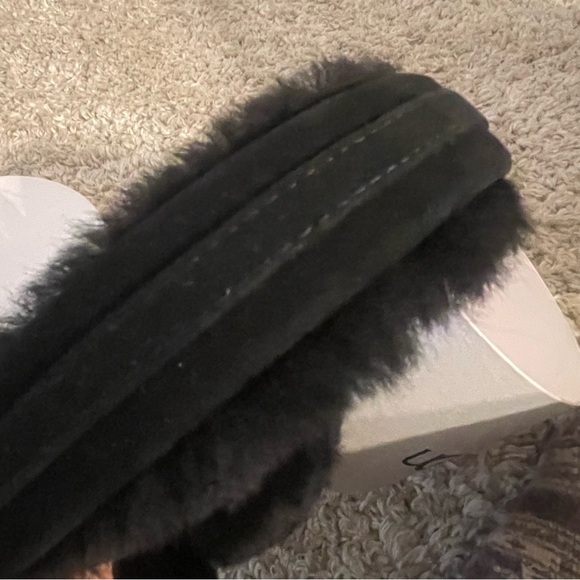 NWT UGG Australia Classic Logo Shearling Earmuffs Black NEW With Box - Picture 4 of 9